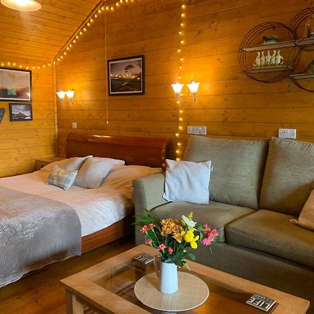 Cherry Cabin - Little Log Cabin In Wales Bettws Cedewain Εξωτερικό φωτογραφία