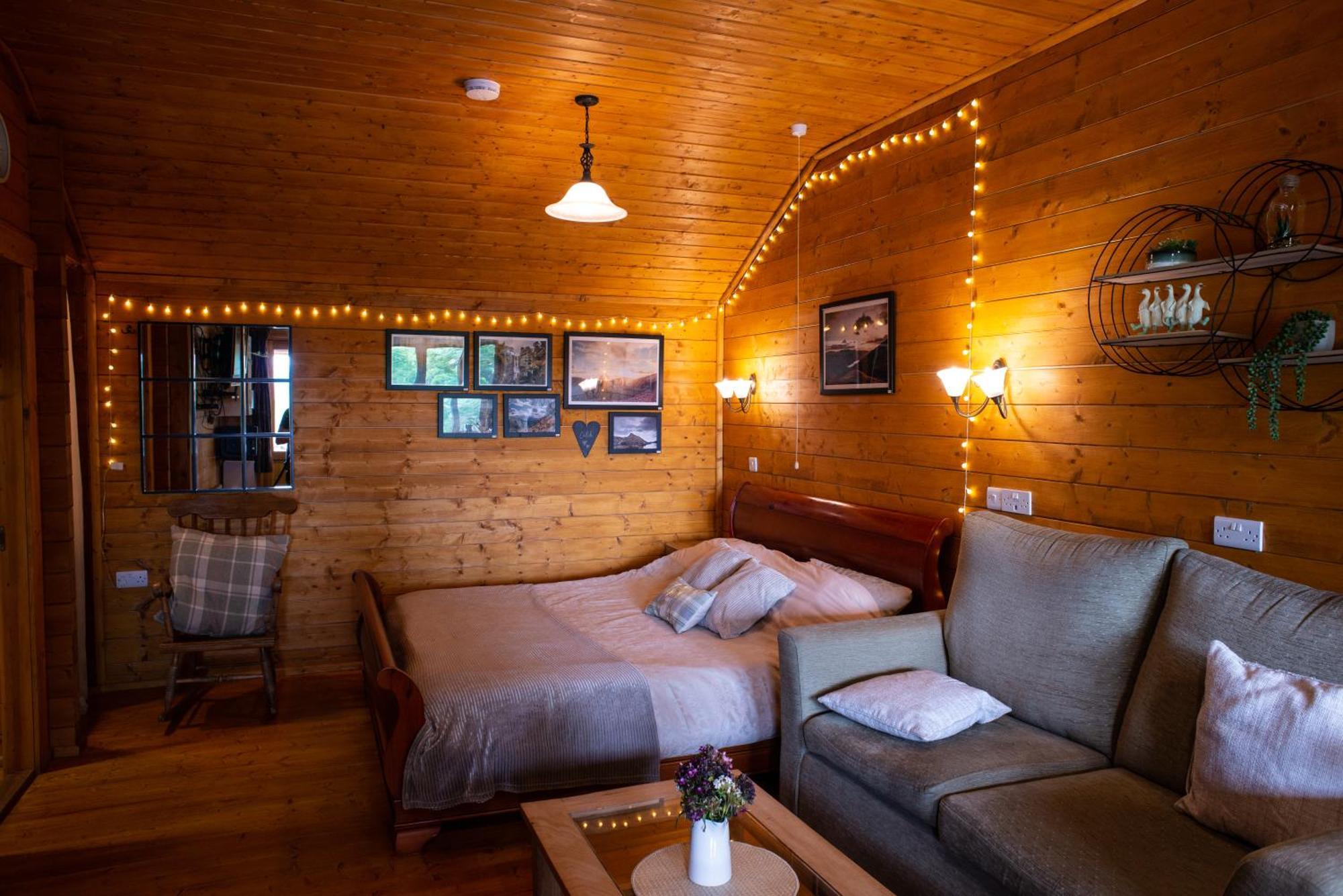 Cherry Cabin - Little Log Cabin In Wales Bettws Cedewain Εξωτερικό φωτογραφία