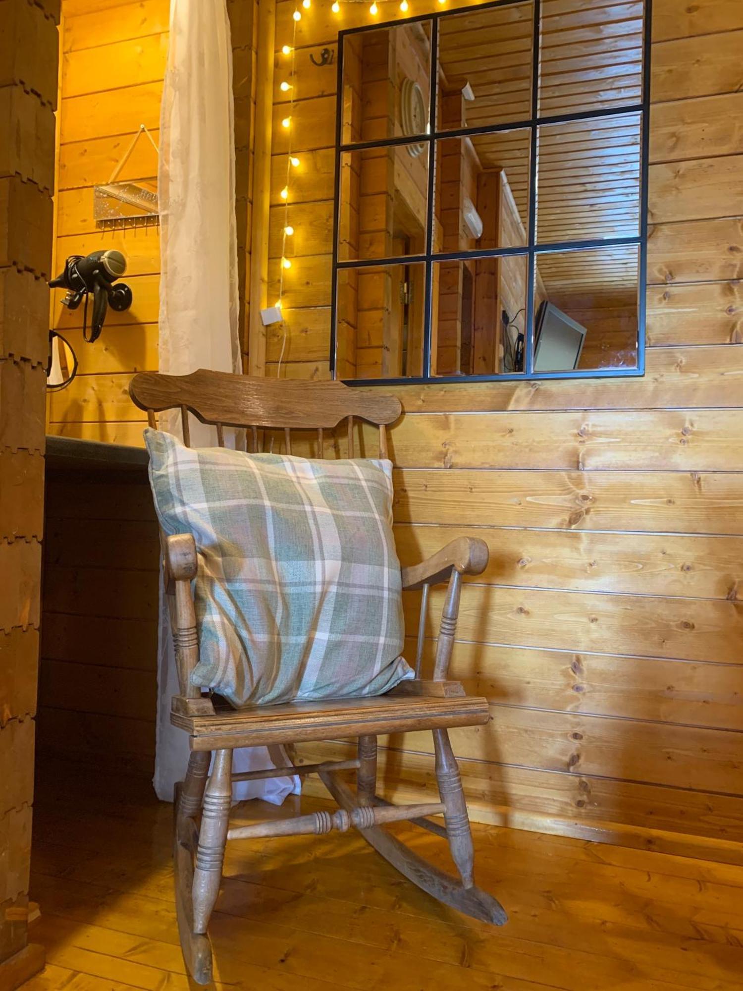 Cherry Cabin - Little Log Cabin In Wales Bettws Cedewain Εξωτερικό φωτογραφία